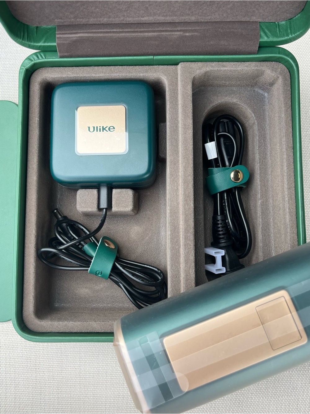 Ulike Air + IPL Hair Removal Kit in Green Travel Case - Picture 4 of 7
